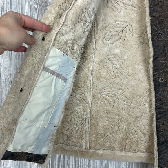 Woolrich Saddle Brown Leaf Embroidered Faux Leather Faux Fur Lined Vest Sz M - Picture 11 of 14